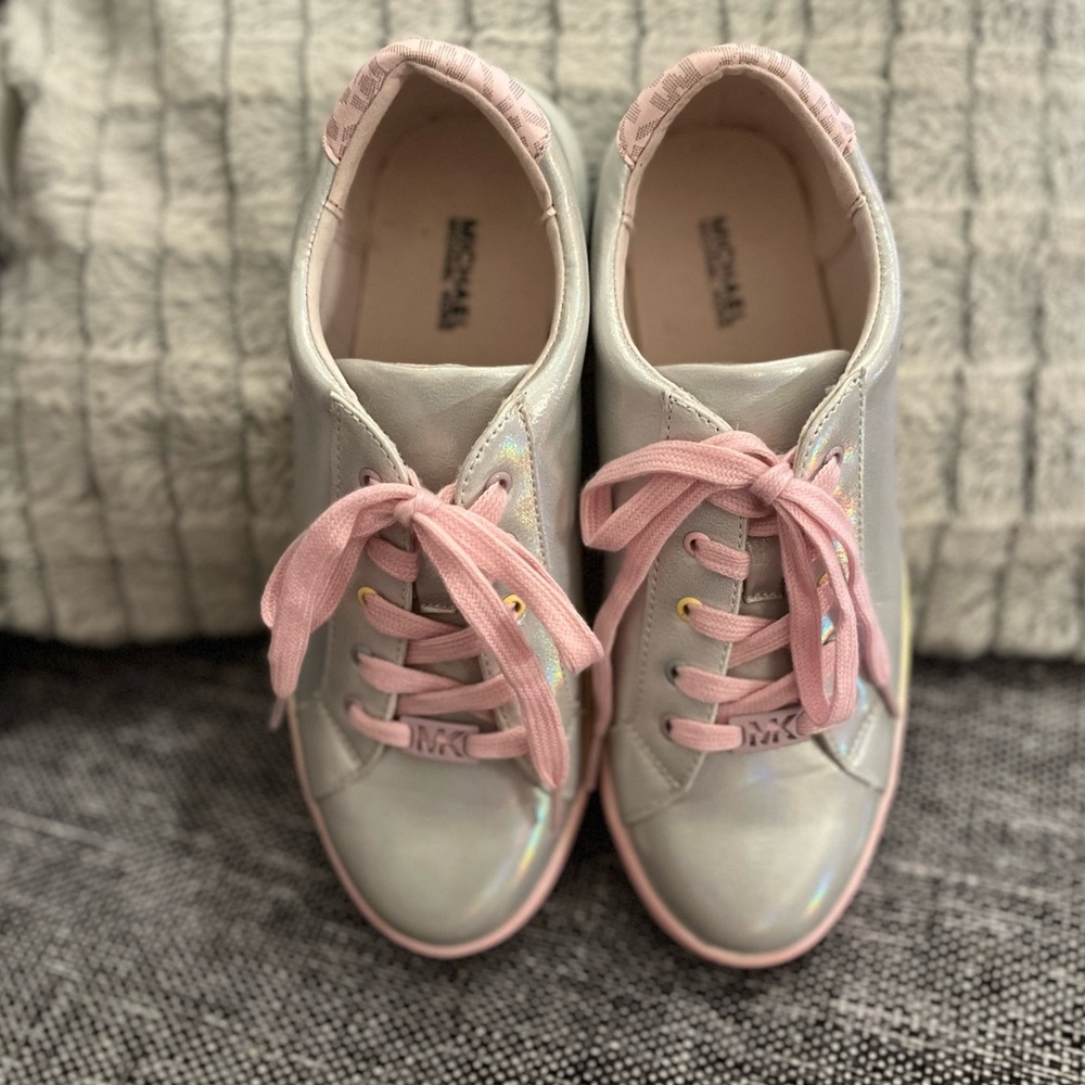 Micheal Kors Iridescent Silver Rainbow Tye Dye Lace Sneakers Girl’s Size 2